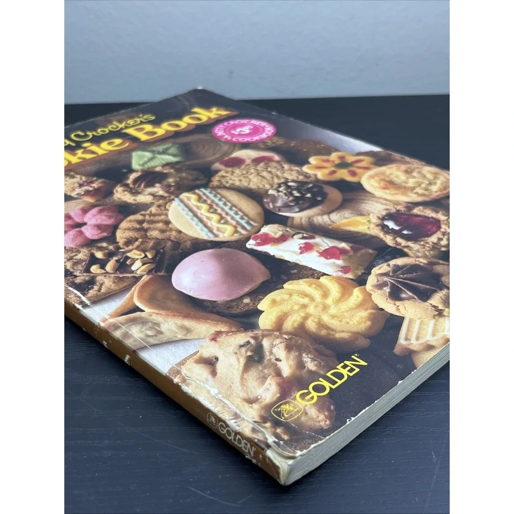 Betty Crockers Cookie Book Paperback Vintage Baking Recipes ACCEPTABLE